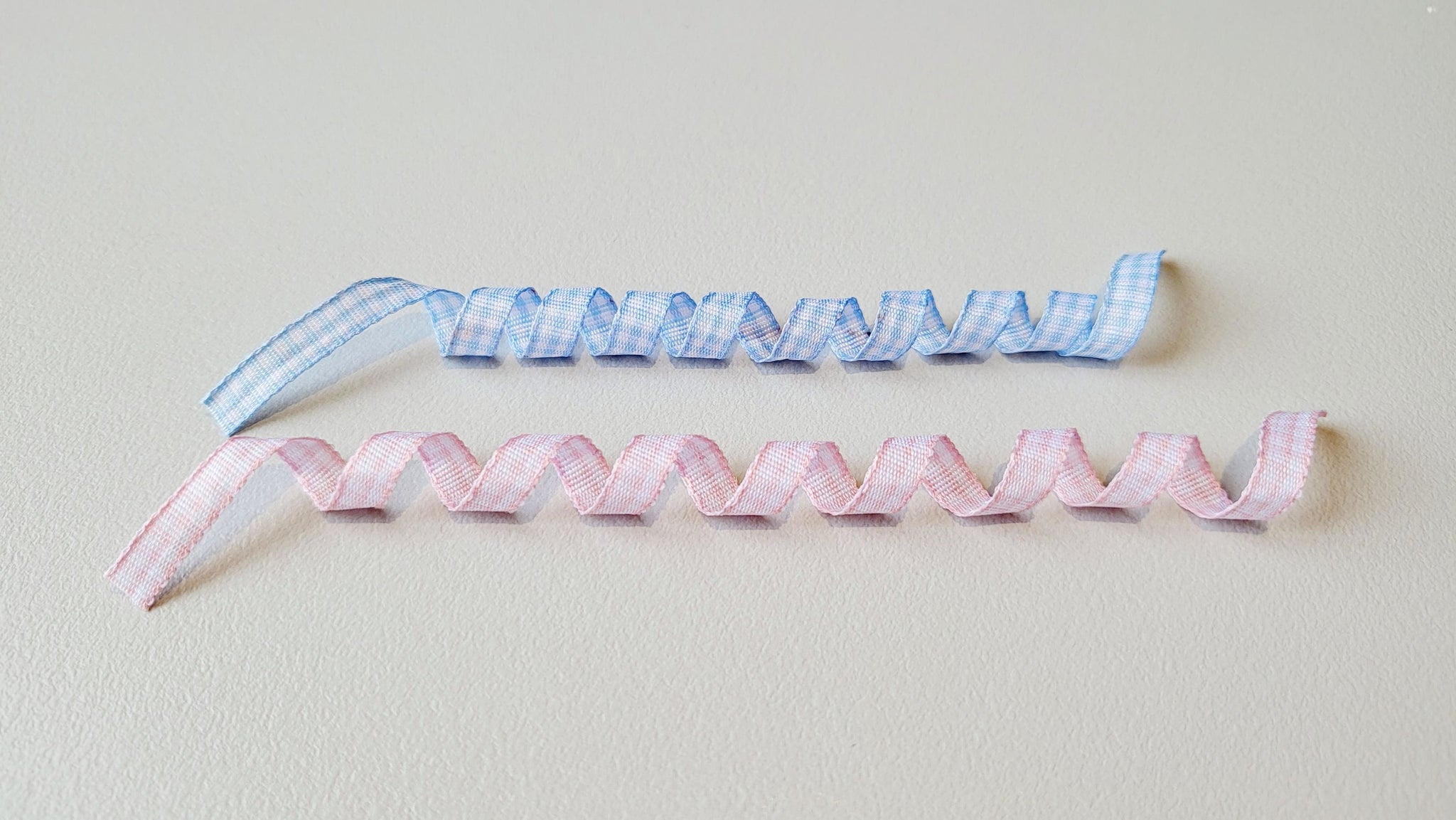 how to curl fabric ribbon using hair straightener