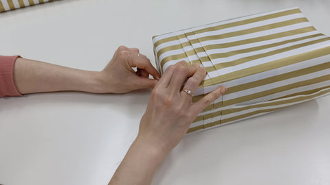 How to Wrap a Present- 4 Creative Ways Pleated Gift Wrapping Ribbon