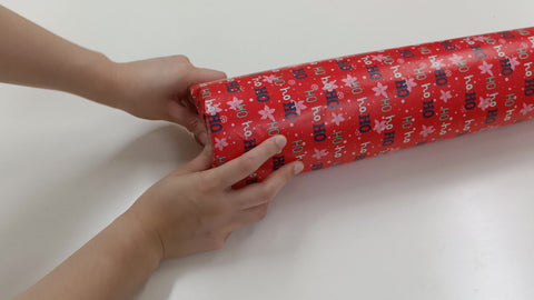 How to Wrap a Present- 4 Creative Ways Fan Gift Wrapping Ribbon How To Wrap Cylindrical Gifts