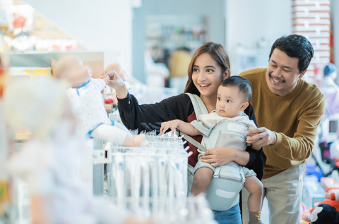 Malaysian parents shopping for Baby Mattress for newborn baby