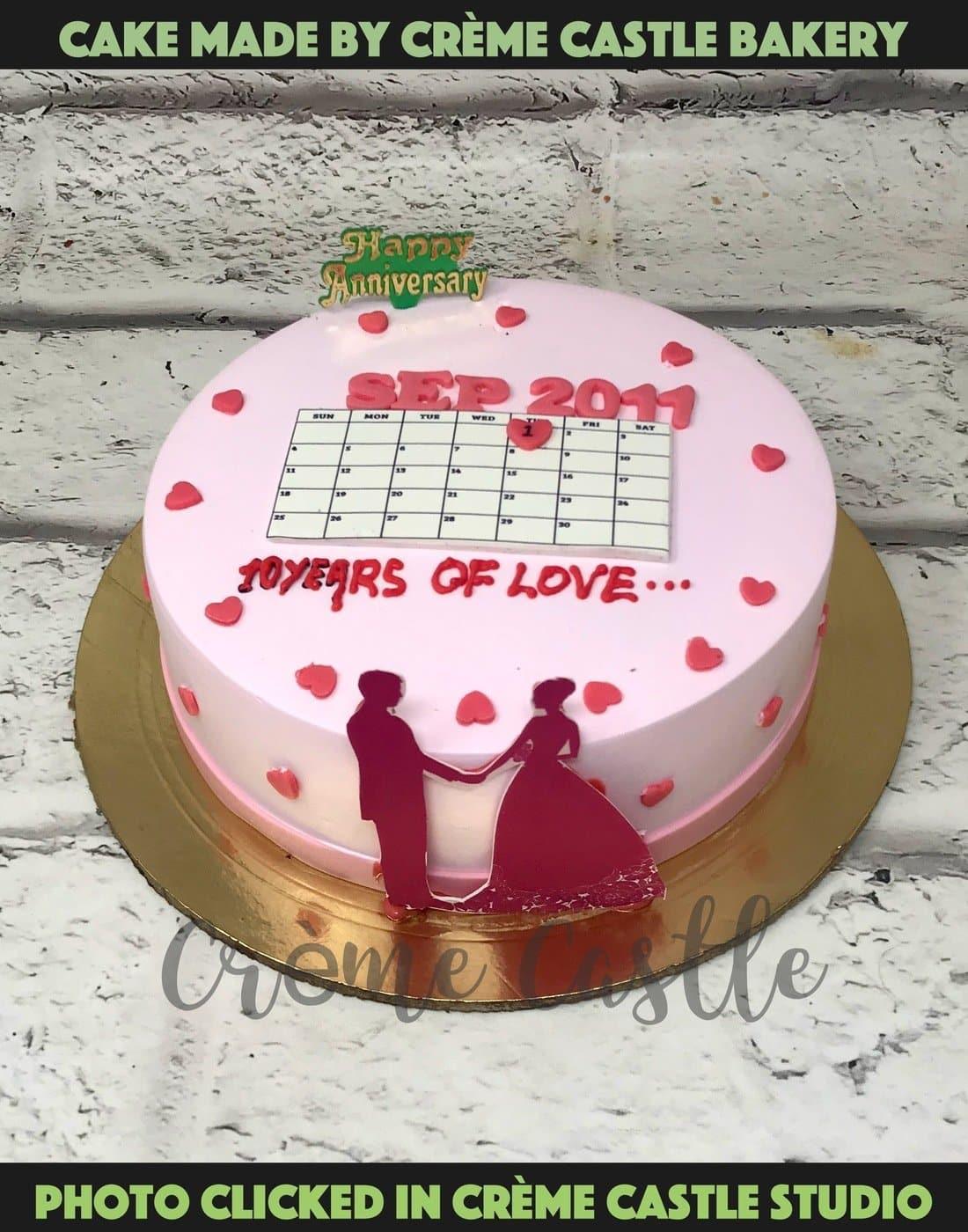 Save the Date Design Cake – Creme Castle