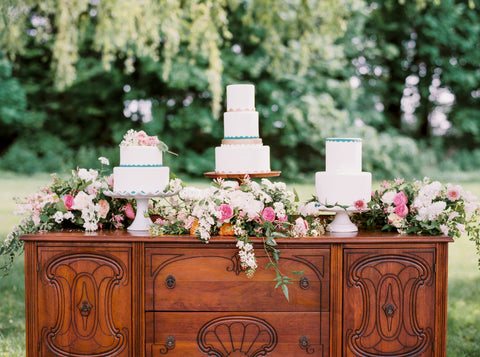 spunky sapphire wedding planning: wedding cake table
