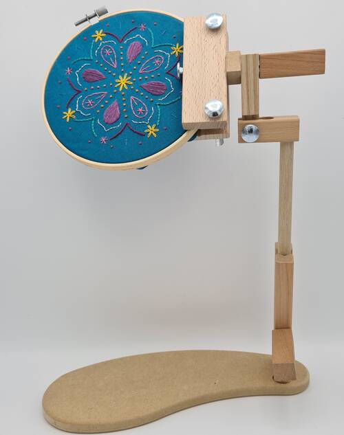 Embroidery hoop stand
