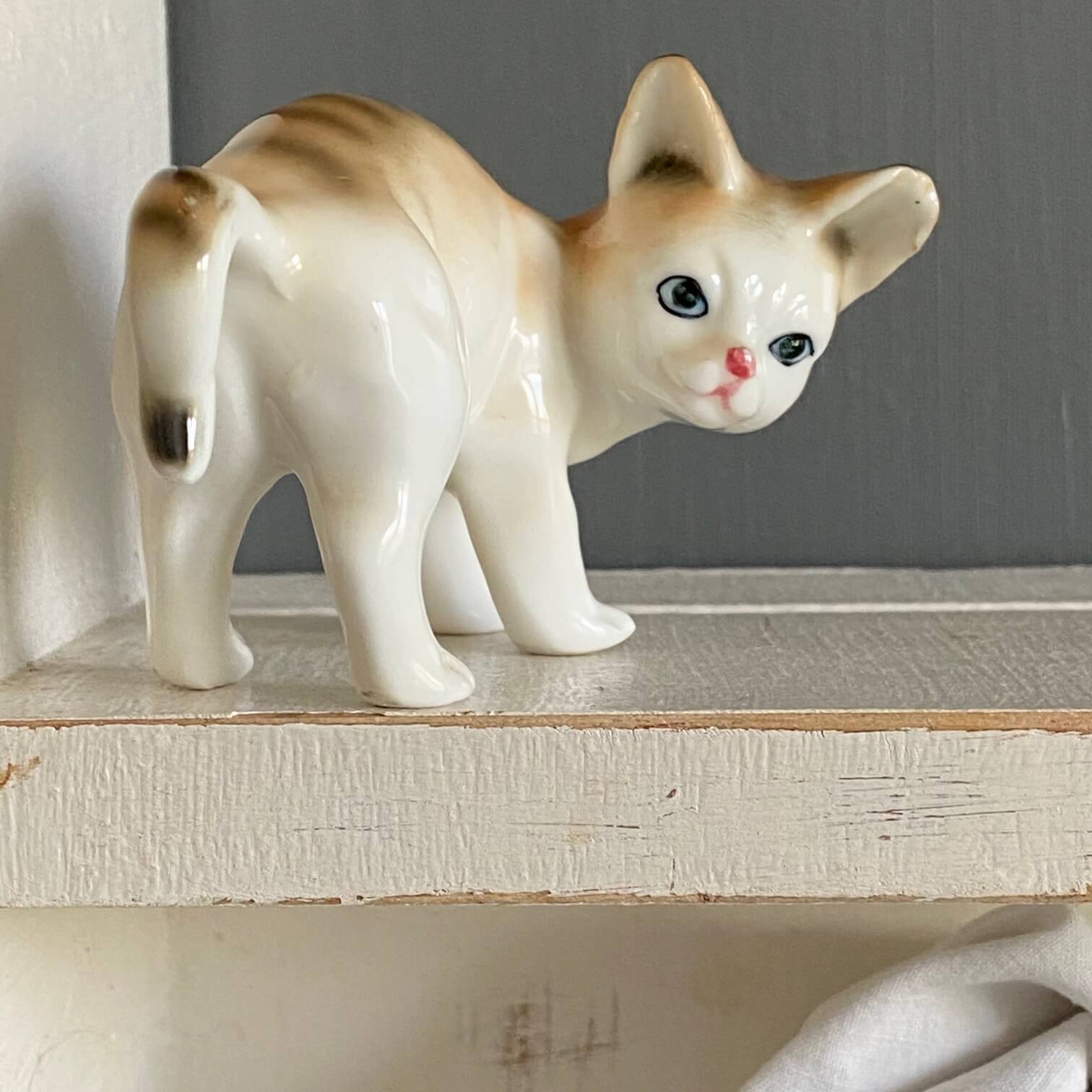 Vintage Ceramic Cat Figurine -  Kitten on the Counter - Midcentury Kitchen Whimsy