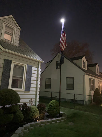 400 Series Tele-Patriot Solar Flagpole Light at Night