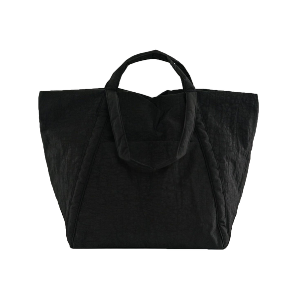 https://cdn.shopify.com/s/files/1/2136/3933/products/earl-of-east-baggu-cloud-travel-tote-bag-black-1_600x.png?v=1634633622