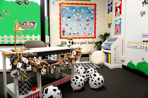 farm friends teacher desk