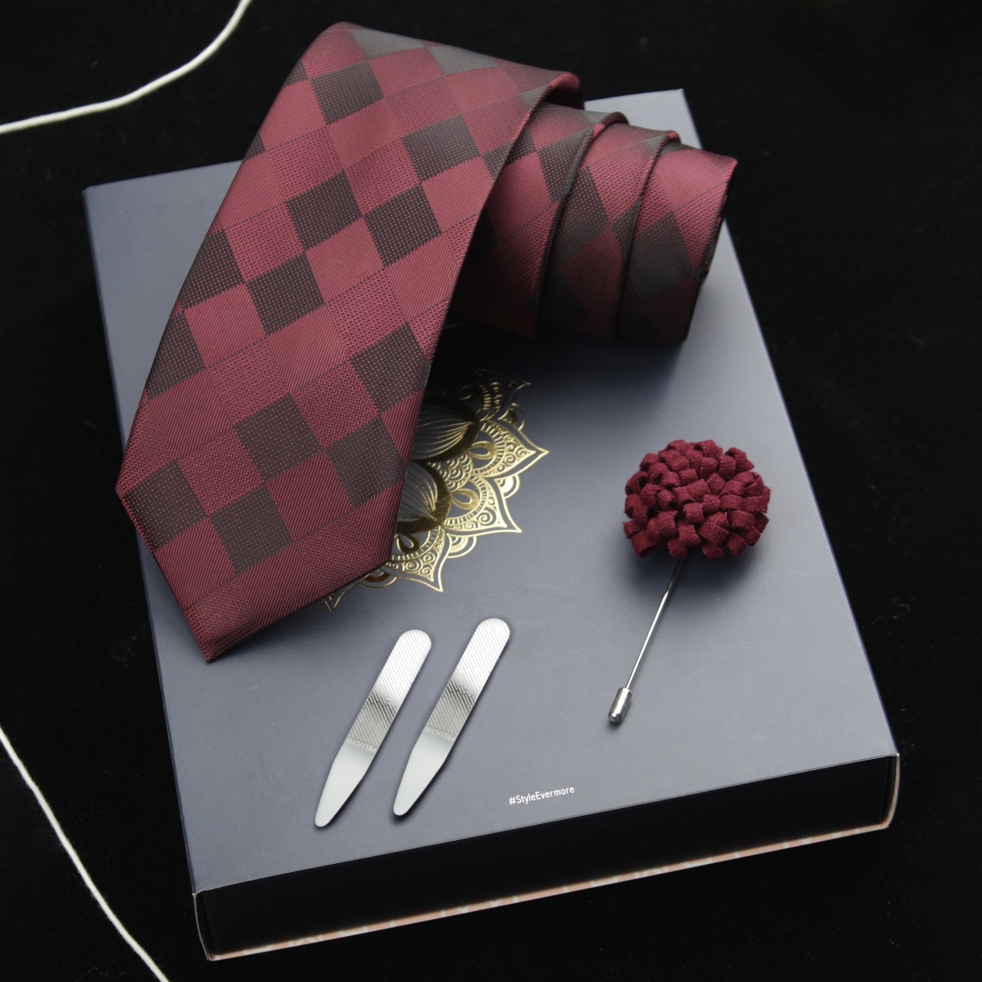 Necktie & Brooch Gift Set