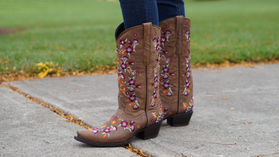 womens cowboy boots with jeans