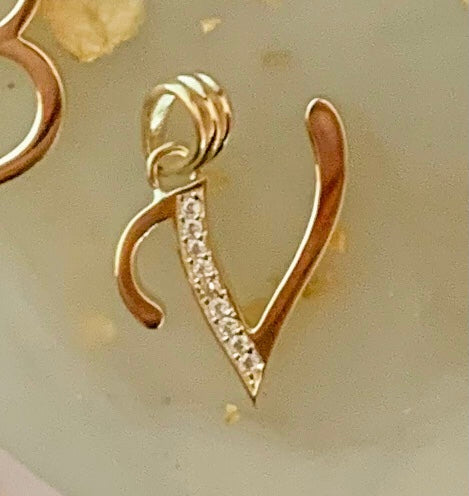 10Kt Gold Initial Letter Earrings V