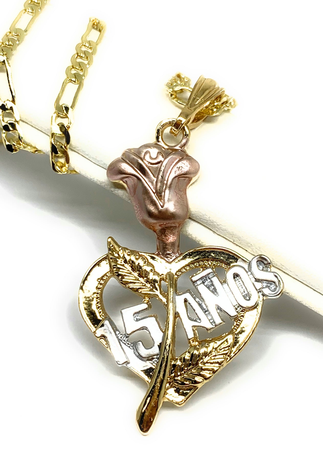 Tus Quince Años Quinceanera 18K Gold-Plated Heart-Shaped Pendant Necklace  Adorned With 15 Diamonds To Represent 15 Years And Comes With A Poem Card