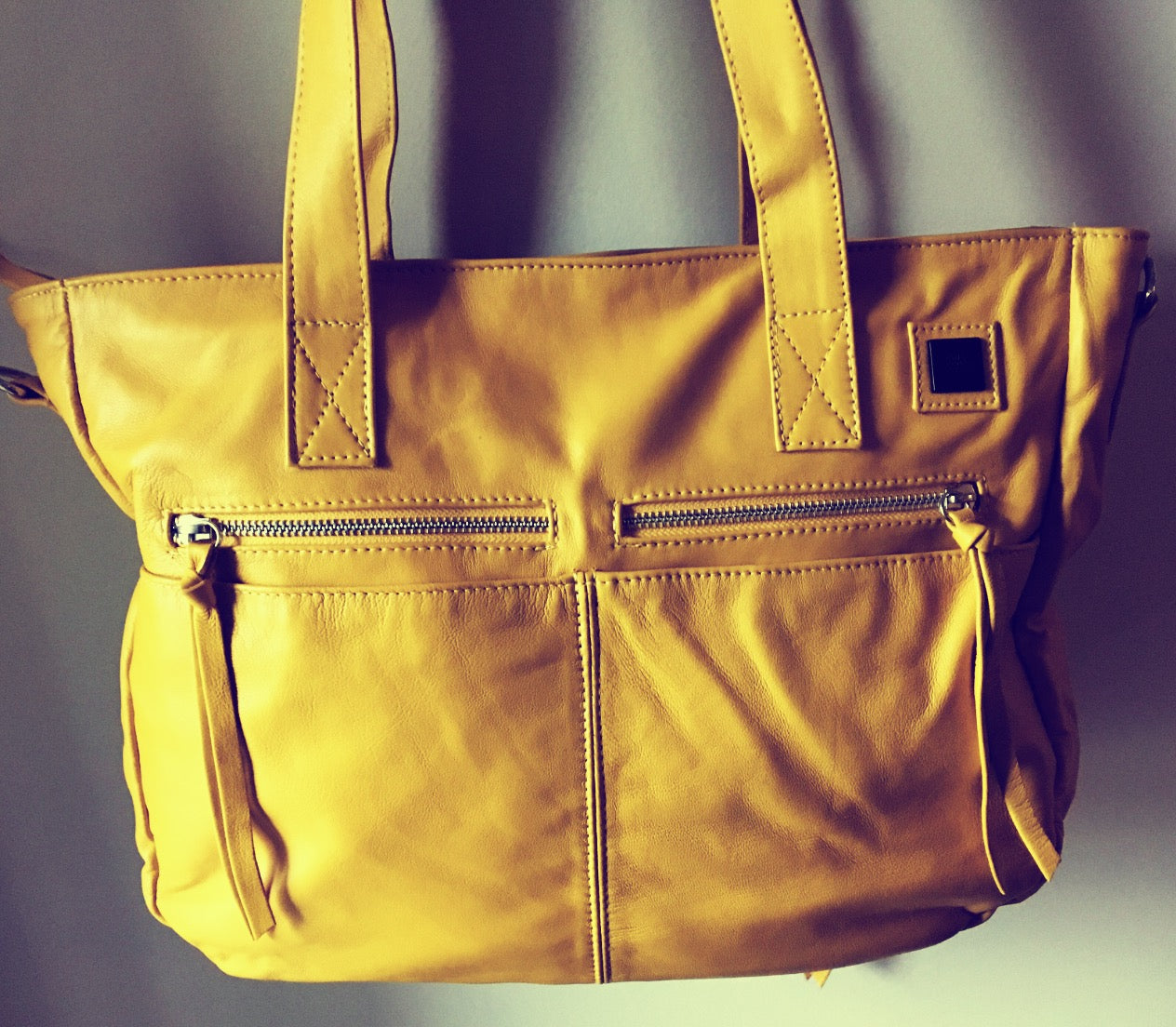 The Envoyage - Perfect shoulder bag with removable straps,lots of comp - Tana & Hide