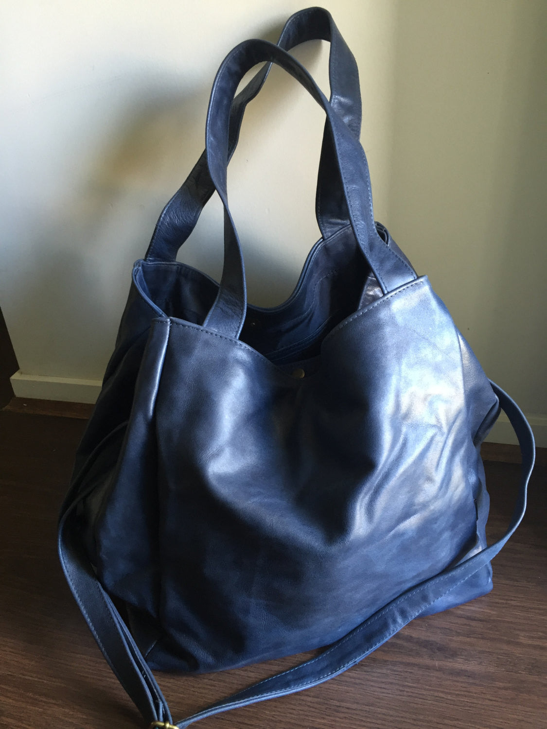 The Gigi-Extra Large genuine leather tote bag. Square shaped. - Tana & Hide