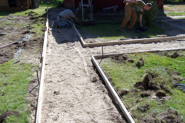 Sidewalk framing for cement