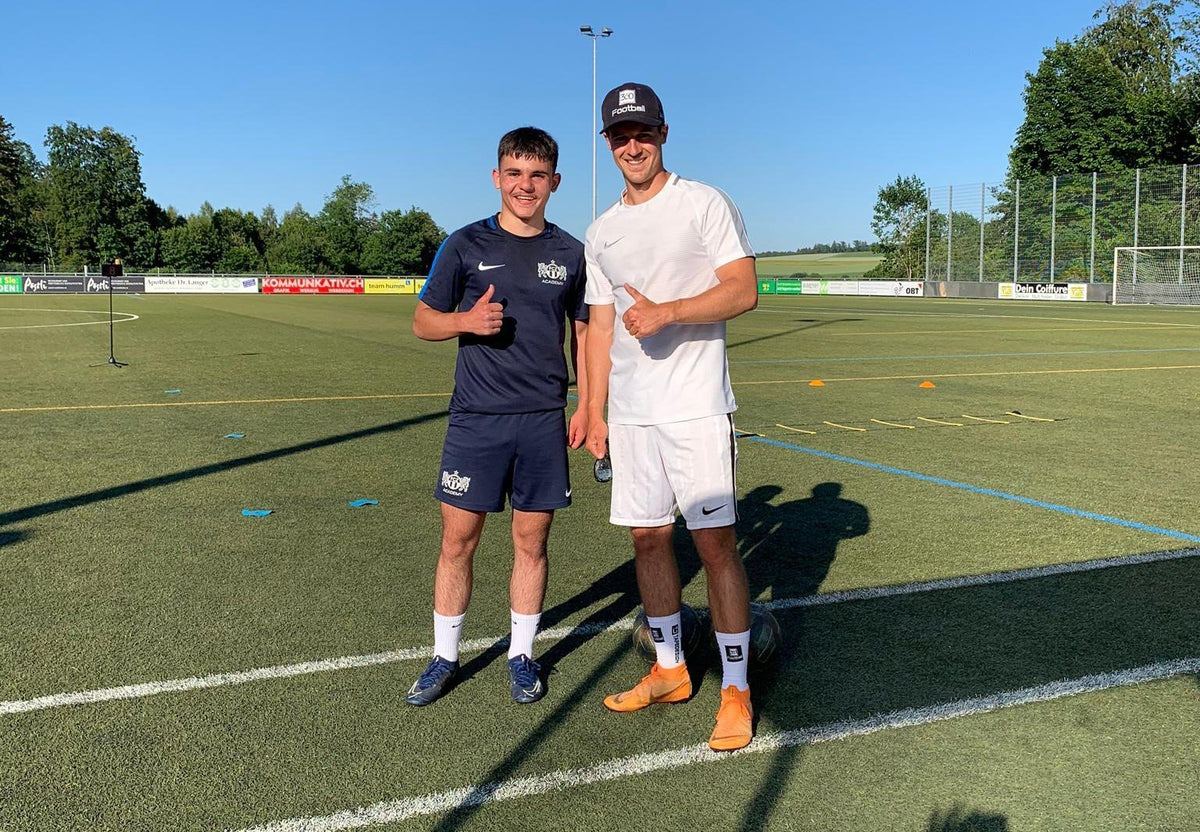 Erijon Demku beim Personaltraining mit Trainer Nic von 360Football