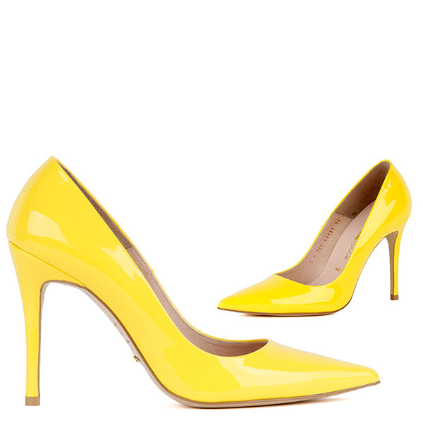 yellow heels feet