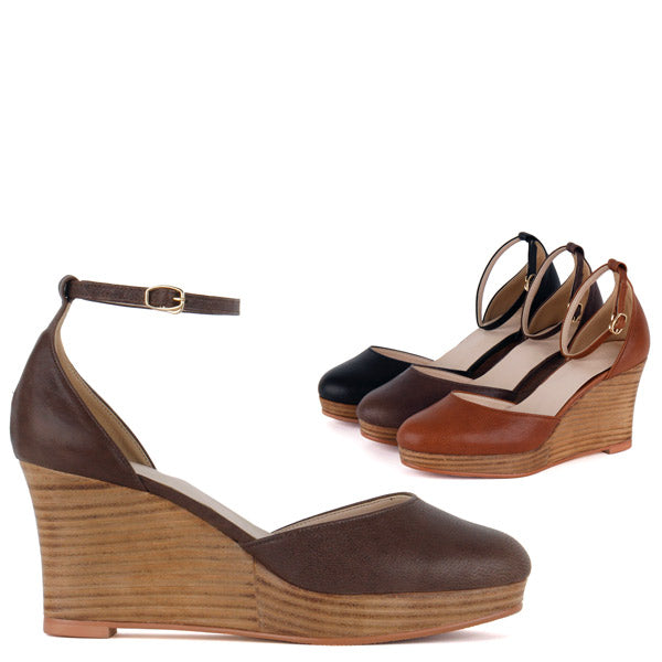 tan closed toe wedges