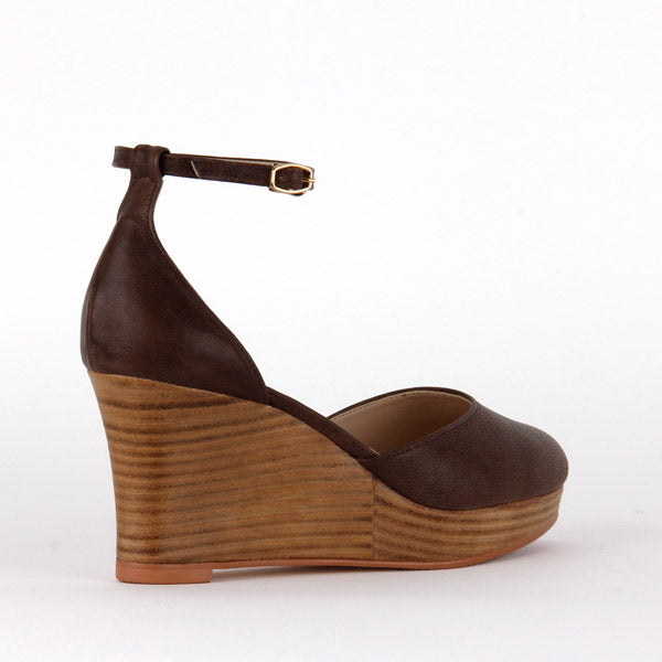 closed front wedges