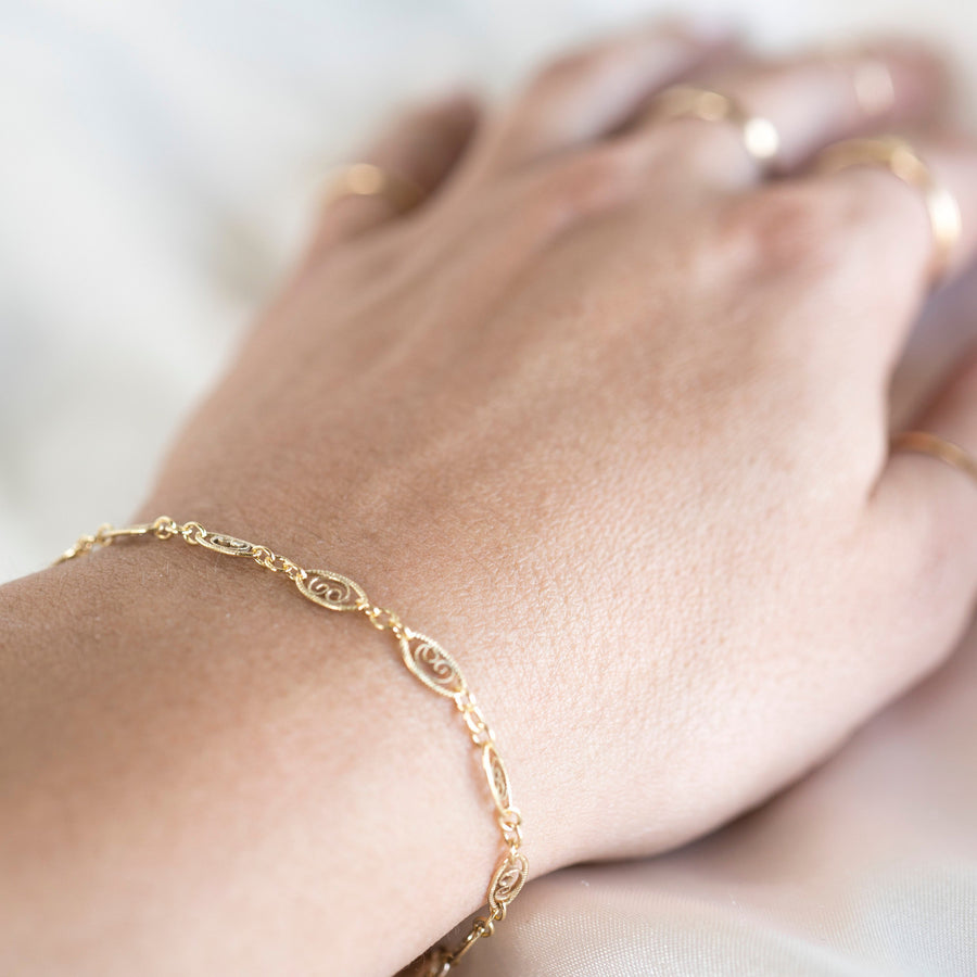 simple gold bracelet