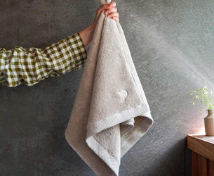 https://cdn.shopify.com/s/files/1/2151/7379/files/Piglet-in-Bed-Bathroom-Collection-Organic-Cotton-Hand-Towel-Birch_1.jpg?crop=center&height=250&v=1688139160&width=305