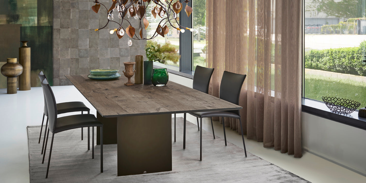 Draenert Atlas Dining Table