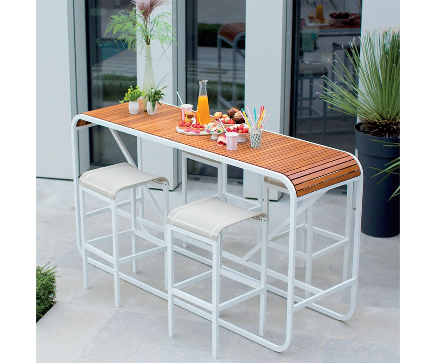 Outdoor Bar Tables | Casa Design Group