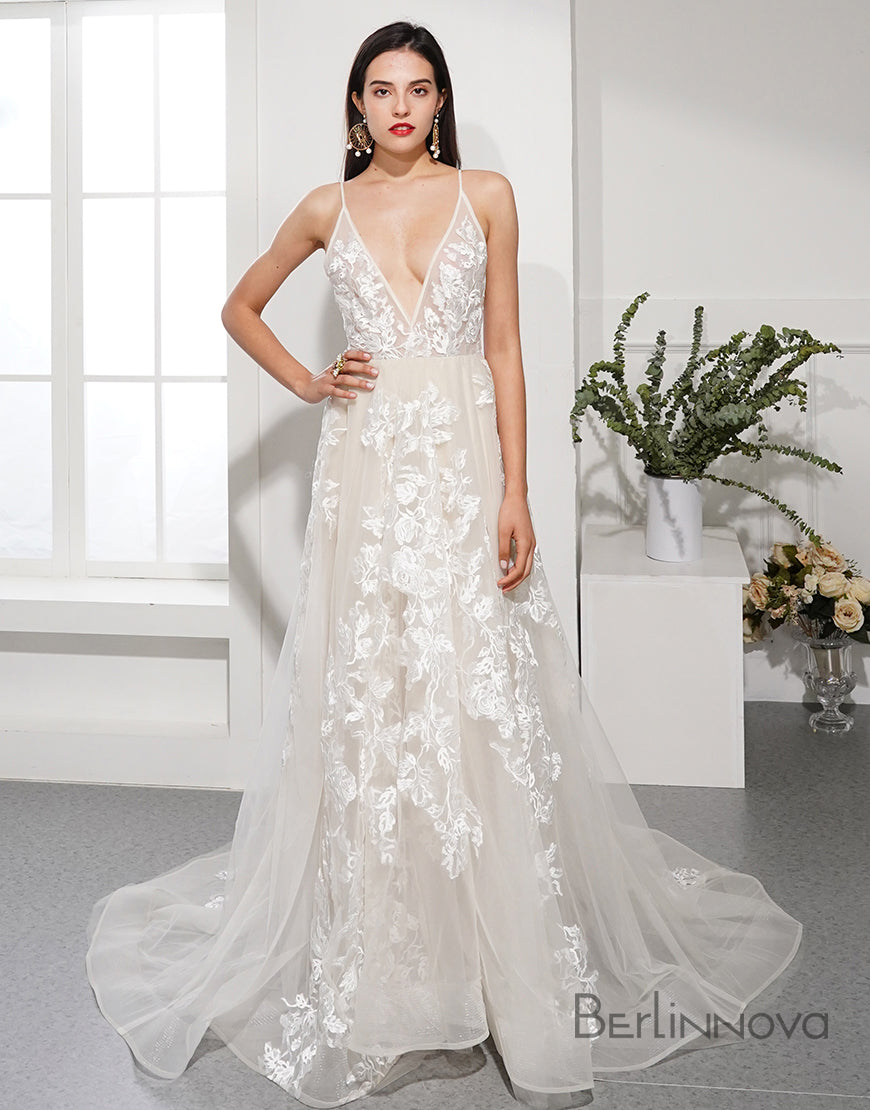  https://www.berlinnova.com/collections/wedding-dresses/products/v-neck-applique-long-wedding-dress