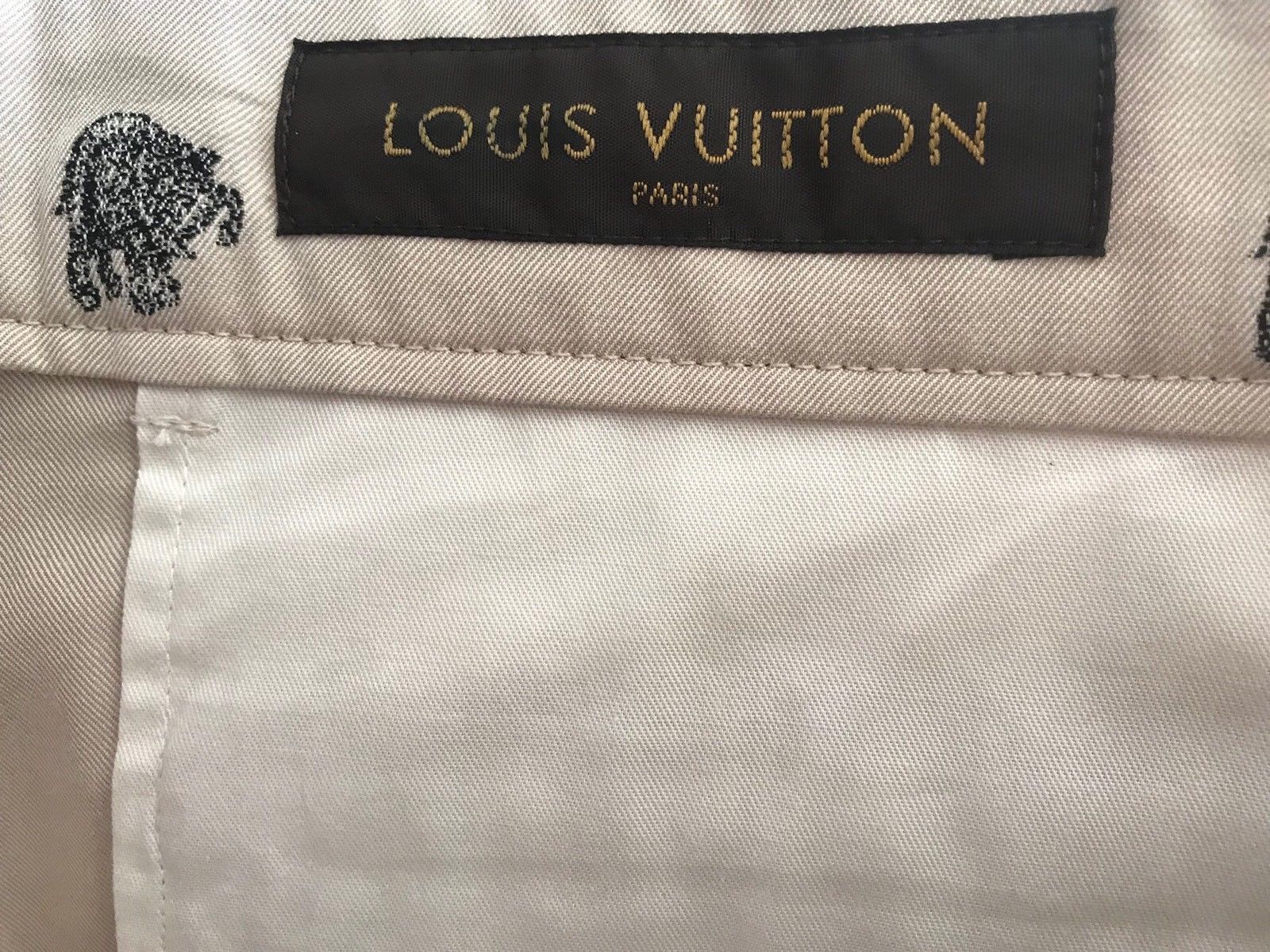 Louis Vuitton Men's Beige Cotton Chapman Chino Shorts – Luxuria & Co.