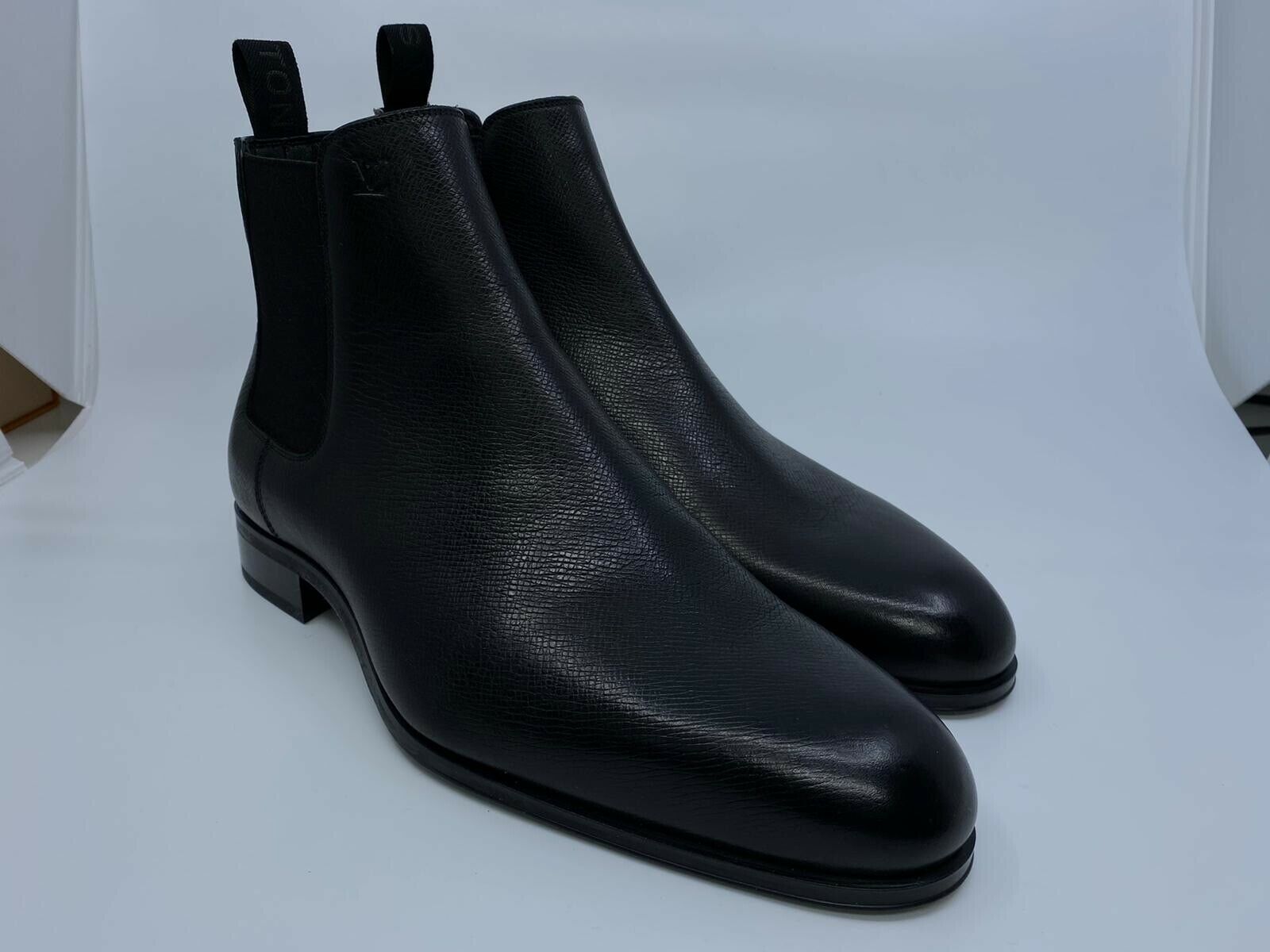 Louis Vuitton Men's Black Taiga Leather City Chelsea Boot – Luxuria & Co.