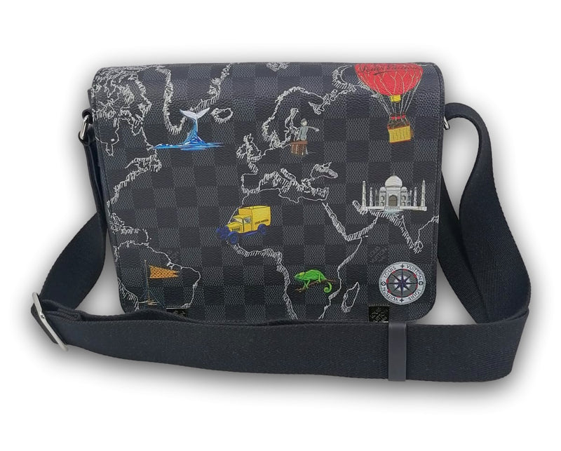 kreupel Glimmend reguleren Louis Vuitton Men's Damier Graphite World Map District PM Messenger Bag –  Luxuria & Co.