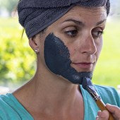 How-to-use-a-clay-face-mask