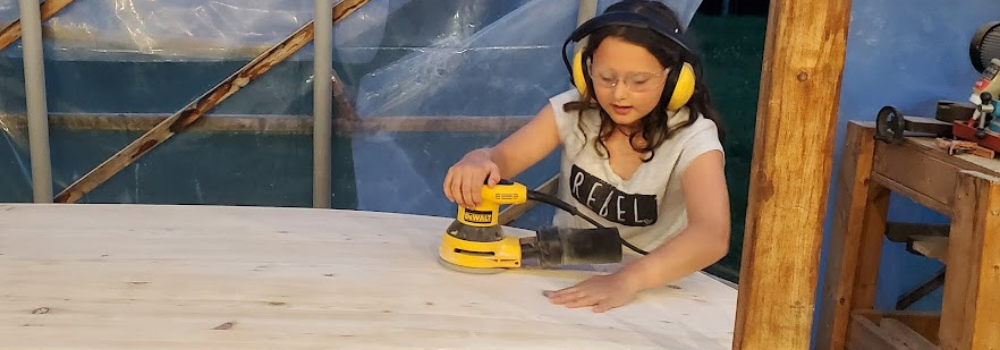 Using orbital sander for paddleboard