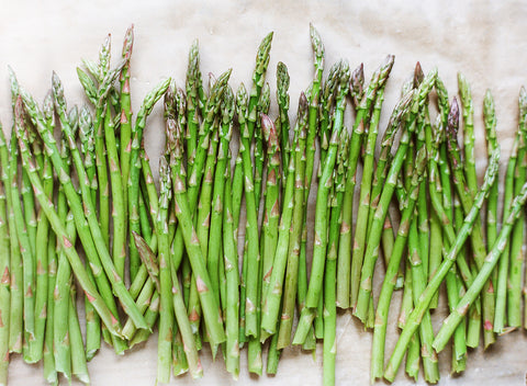 Skillet salmon with asparagus recipe for breastfeeding moms - Majka