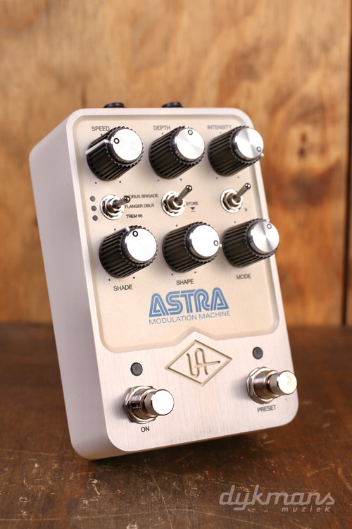 Universal Audio UAFX Astra Modulation Machine