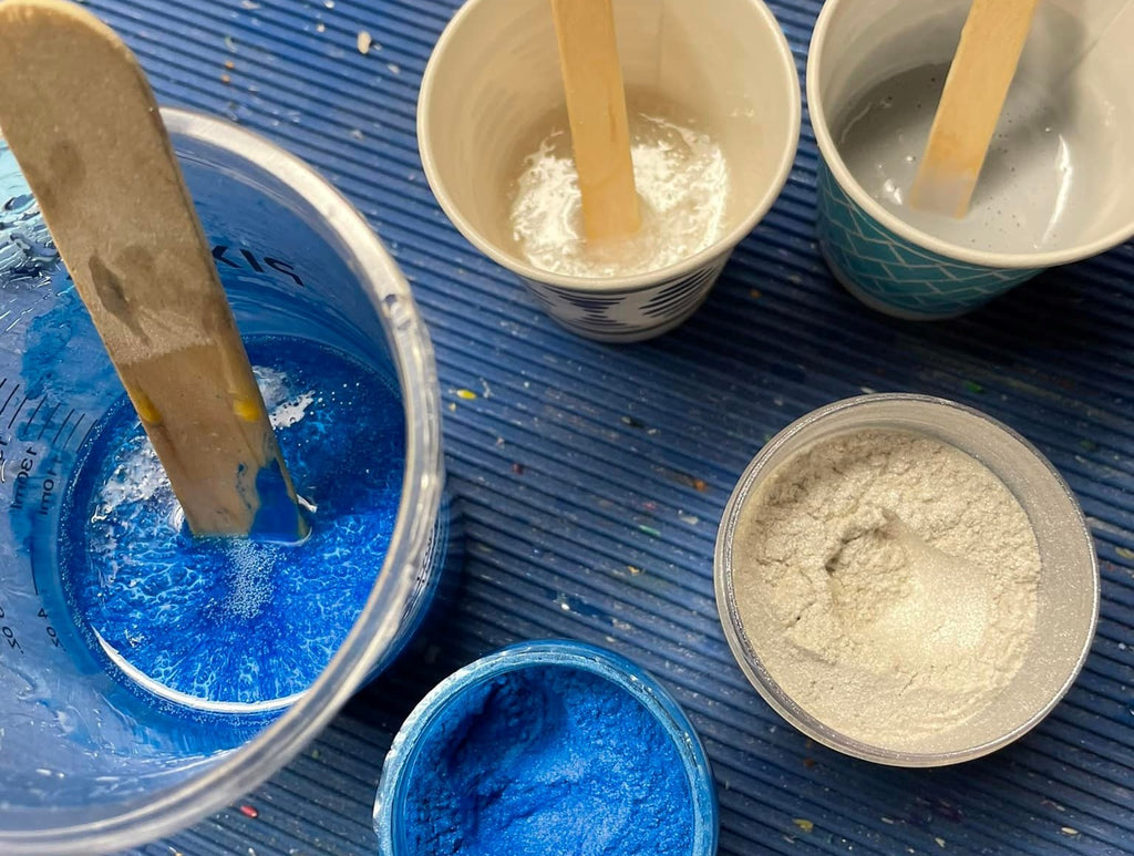 epoxy in cups mixed with mica powder 