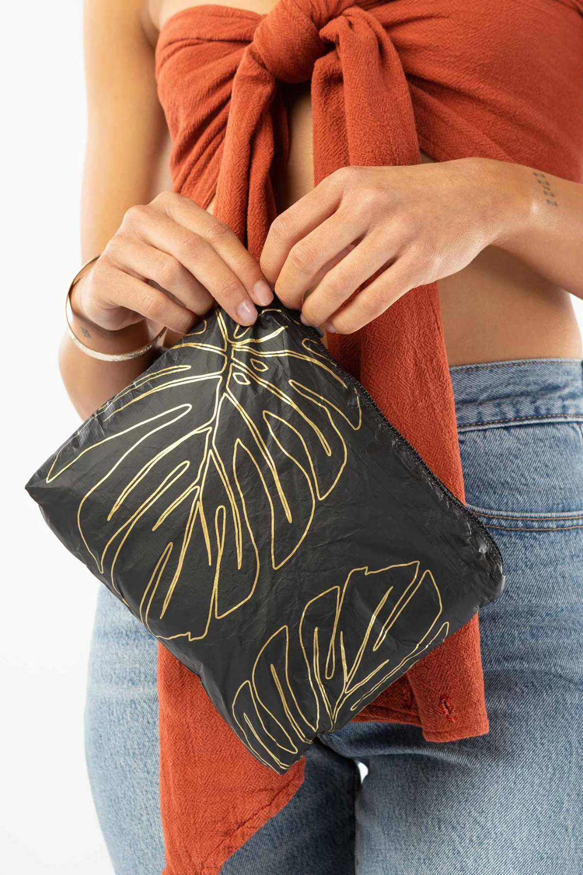  ALOHA COLLECTION - SMALL POUCH LANAI GOLD ON BLACK