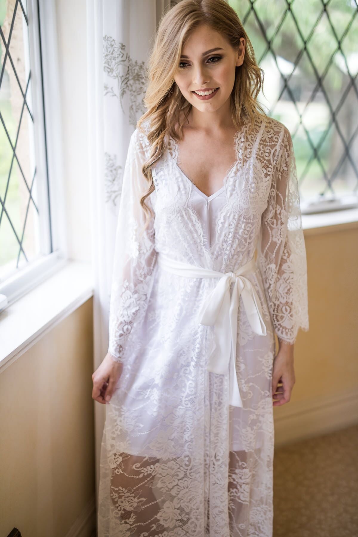 lace maxi robe