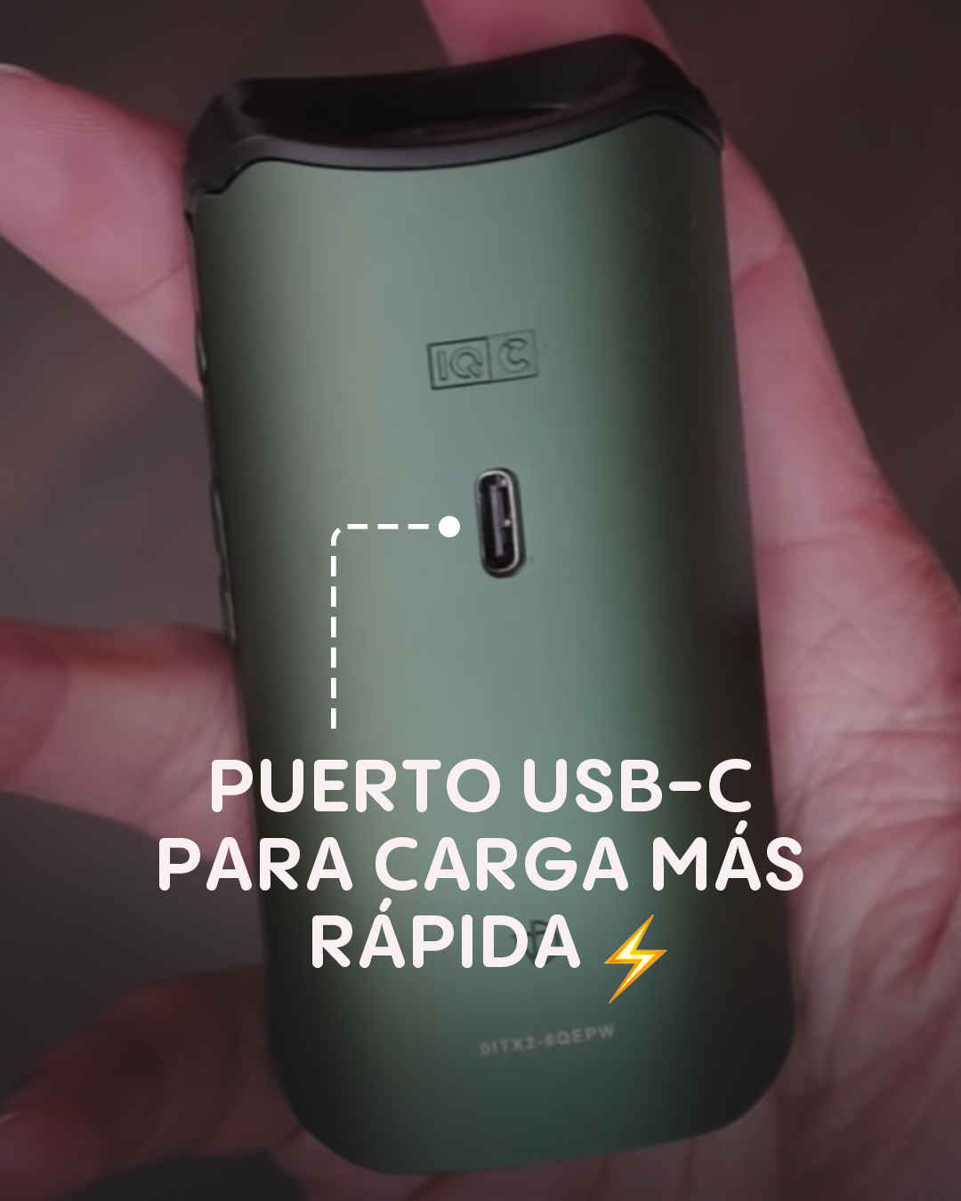 Parte trasera con puerto USBC del Vaporizador DaVinci IQC color verde. Texto sobre la imagen dice 'Puerto USB C para carga más rápida.'