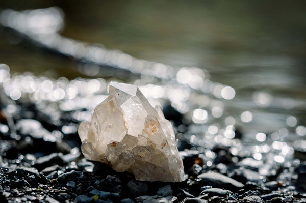 Kundalini Cogngo citrine by a sparkling river