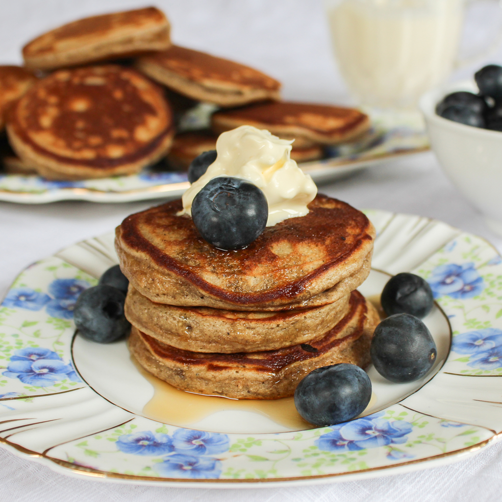 Fluffy grain-free green banana flour pancakes. - Luvele US