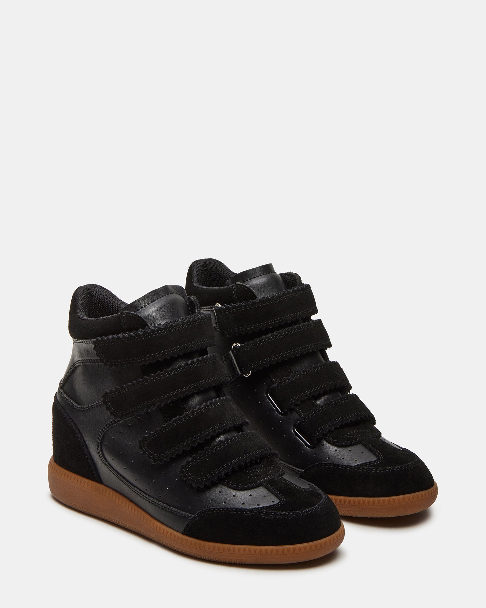 MUSTANG SNEAKER AND SOCKS BUNDLE