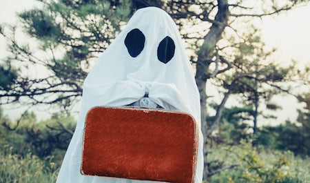 Costume de fantôme fabriqué avec un drap