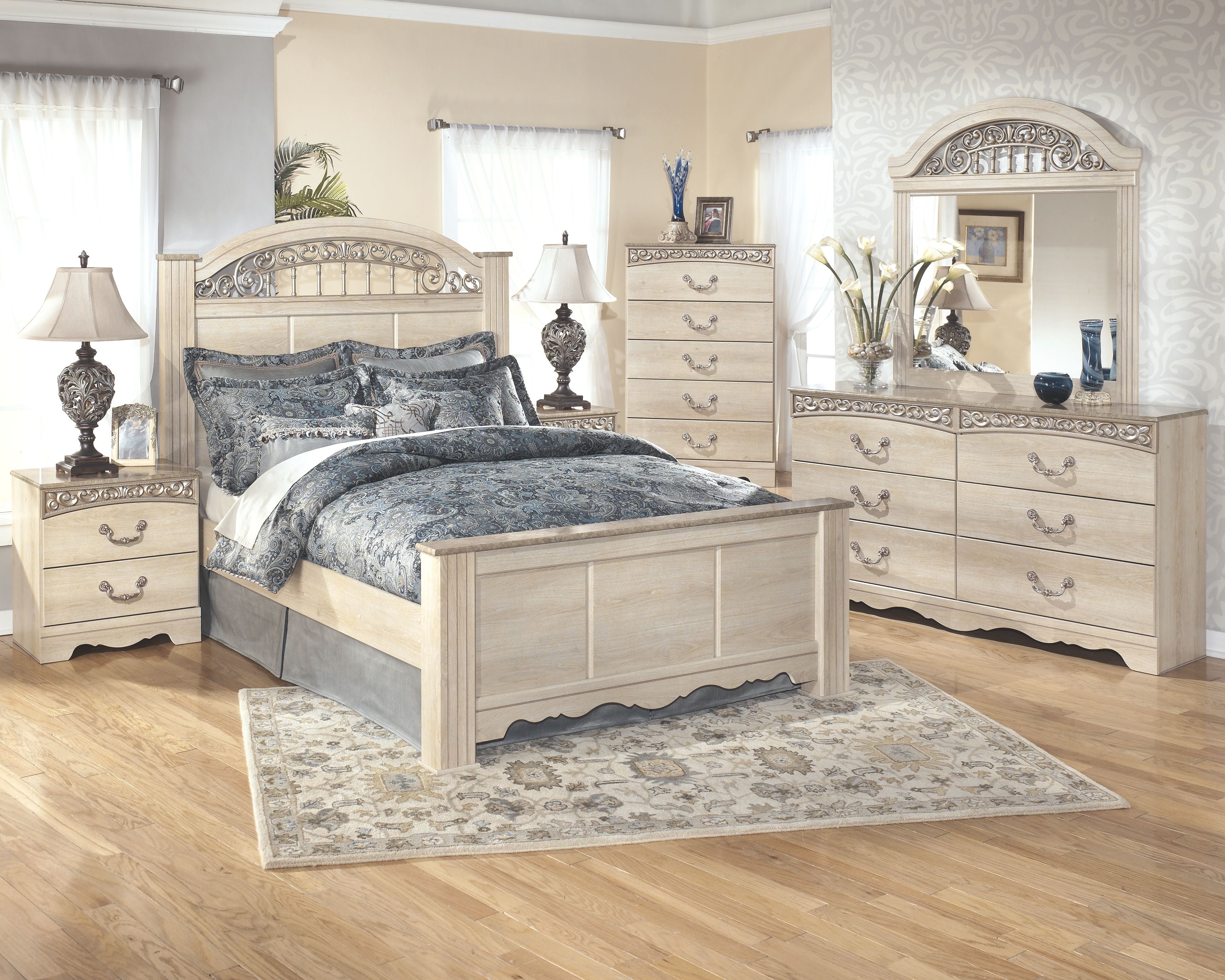 Catalina Antique White 5 Piece Queen Bedroom Set