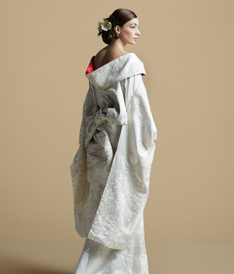 Latest Japanese Marriage Trend Is Furisode Kimonos Turned Into Elegant Wedding  Dresses (Gallery) – NERDIER TIDES
