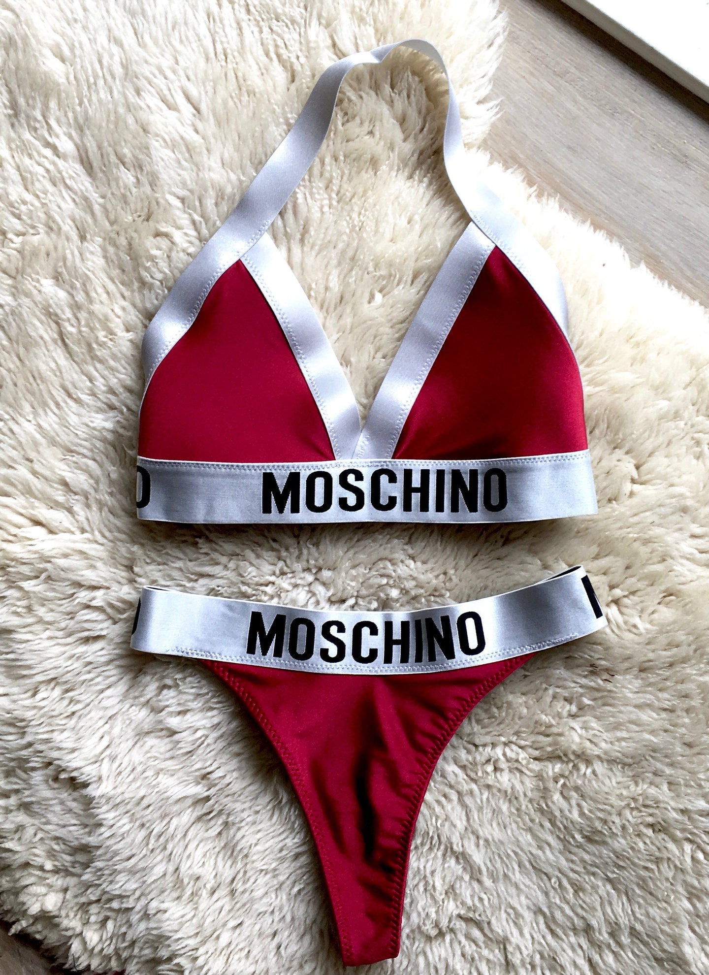 moschino thong