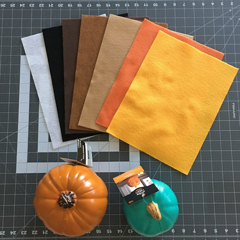 Free template to make these felt animal pumpkins.  This fox and owl friend will be sure to put the season of fall in your house!