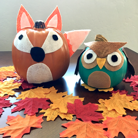 Make these adorable fox and owl pumpkins with felt!  They are simple to DIY and the felt animal pumpkins will be a wonderful fall edition to your home decorations.