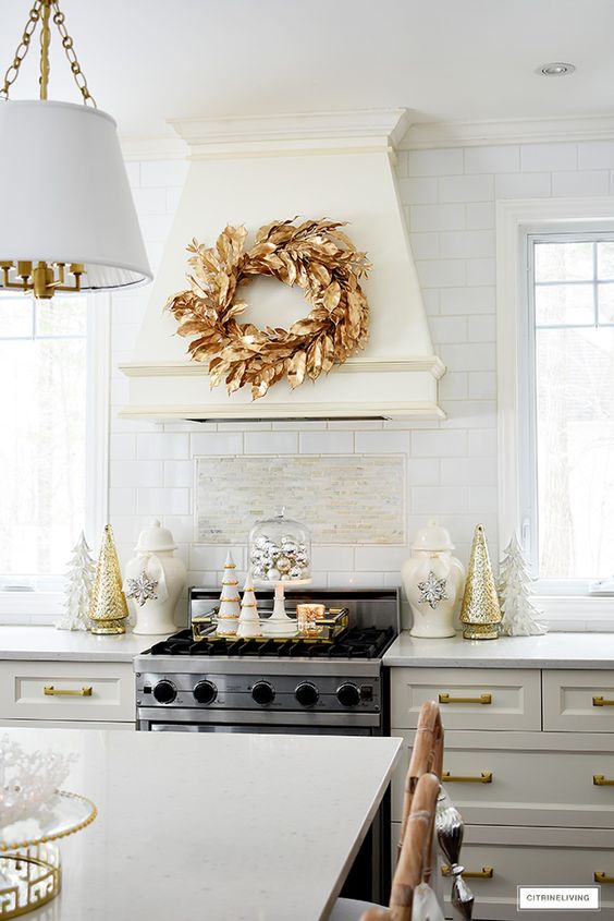 Simple Christmas Decor Ideas for the Kitchen