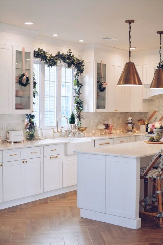 13 Simple Christmas Decor Ideas for the Kitchen – Birthday Butler