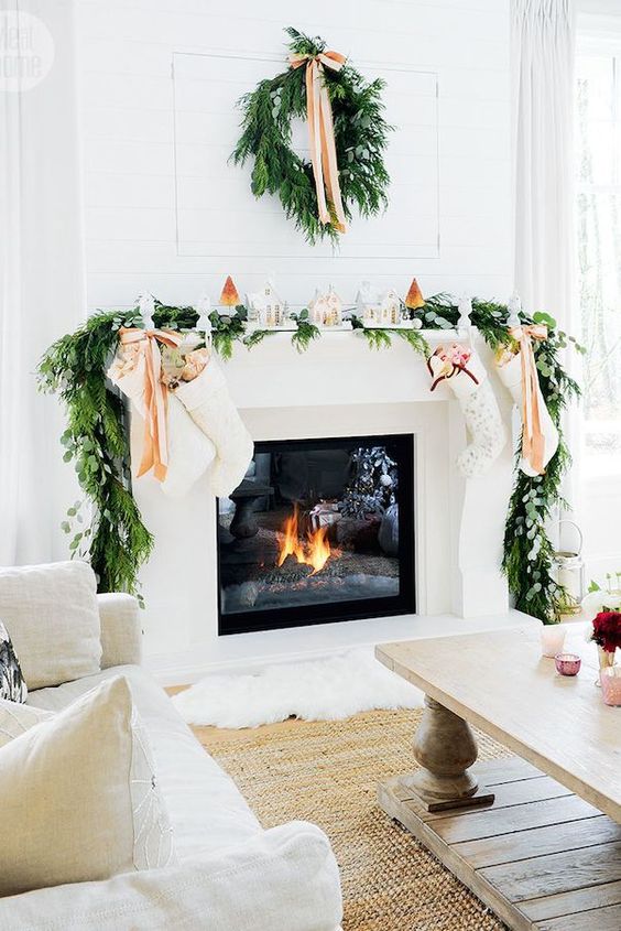  Simple and Elegant Christmas Fireplace Mantle Decor Ideas